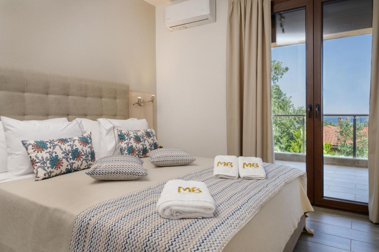 M&B Boutique Apartments Nea Roda Buitenkant foto