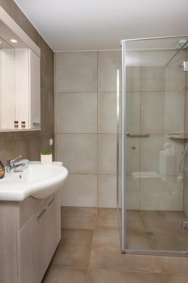 M&B Boutique Apartments Nea Roda Buitenkant foto