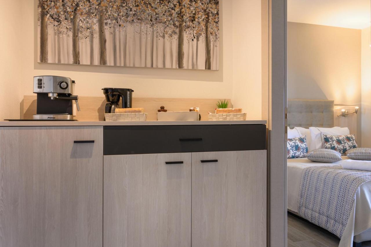 M&B Boutique Apartments Nea Roda Buitenkant foto
